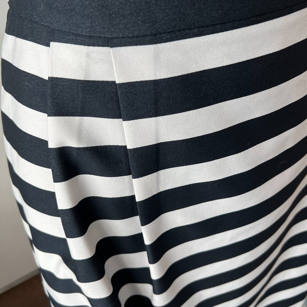 Navy & White Hugo Boss striped skirt! - Picture 3 of 5